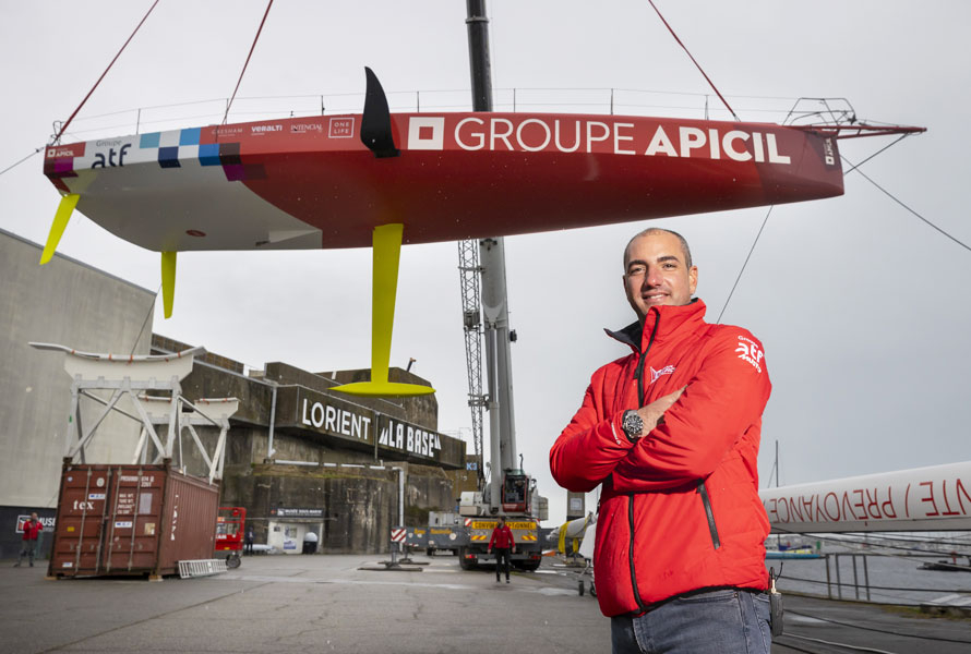 Damien Seguin à  Lorient La base pour la mise à l'eau de son bateau